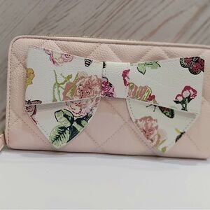 NWOT Betsey Johnson Pink Quilted Wallet/Clutch W/Bow! 😍